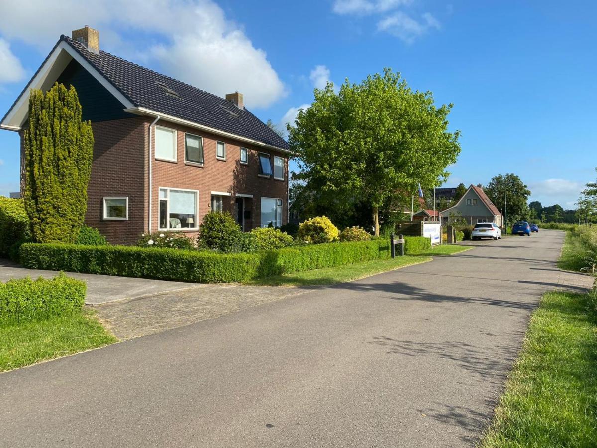 Huis Bij Het Water Met Sloepje Jutrijp Bagian luar foto
