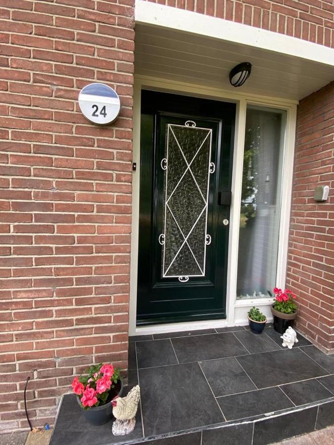 Huis Bij Het Water Met Sloepje Jutrijp Bagian luar foto