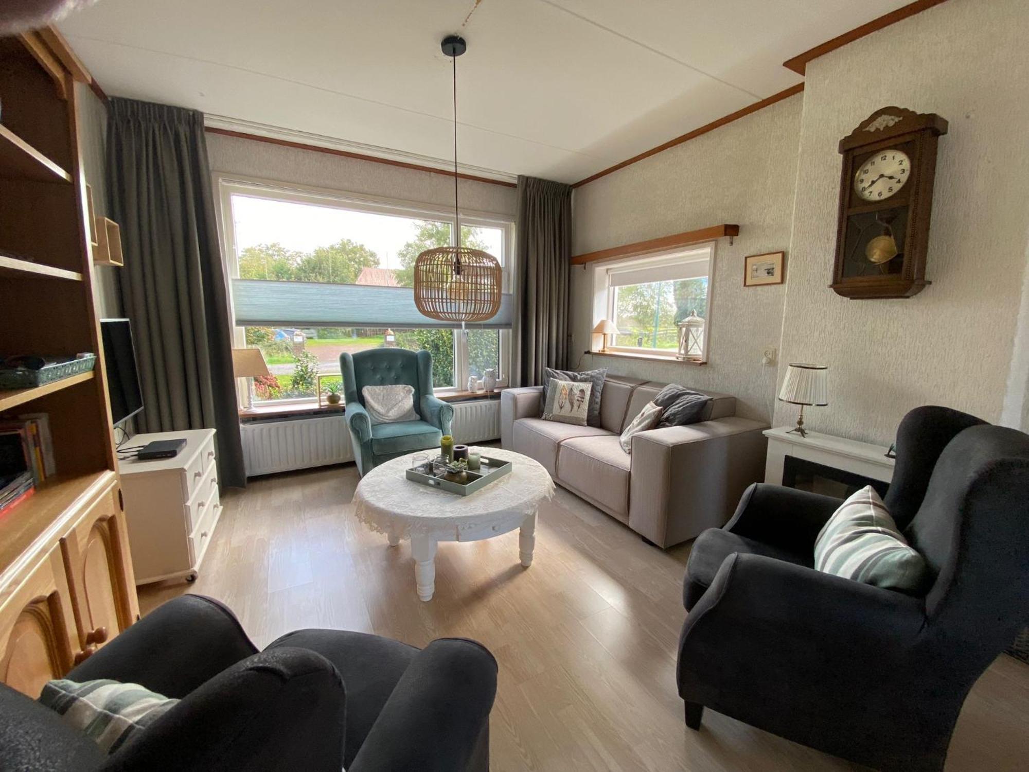 Huis Bij Het Water Met Sloepje Jutrijp Bagian luar foto