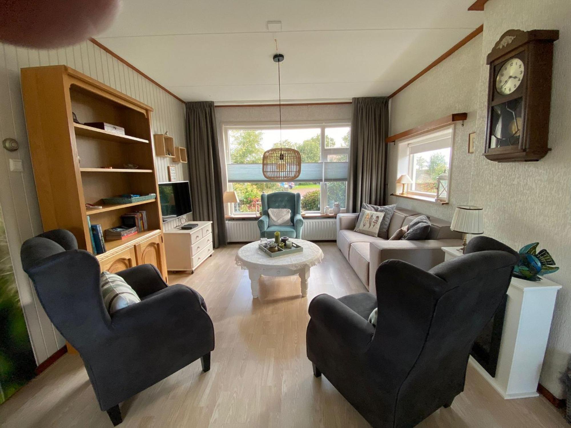Huis Bij Het Water Met Sloepje Jutrijp Bagian luar foto