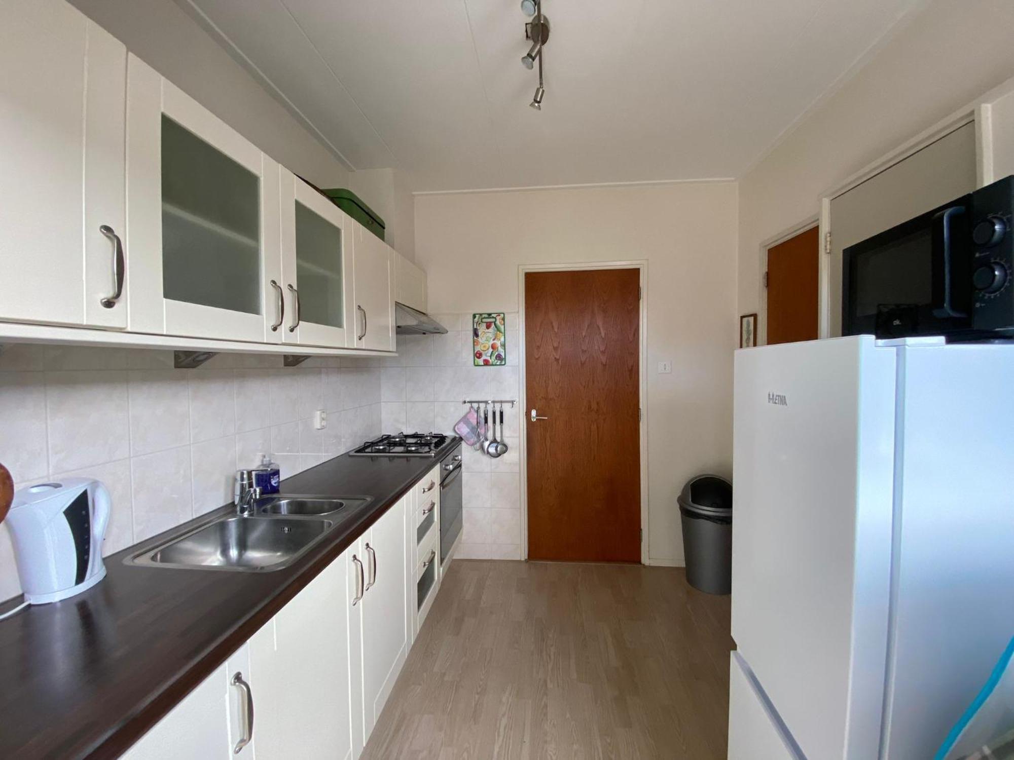Huis Bij Het Water Met Sloepje Jutrijp Bagian luar foto