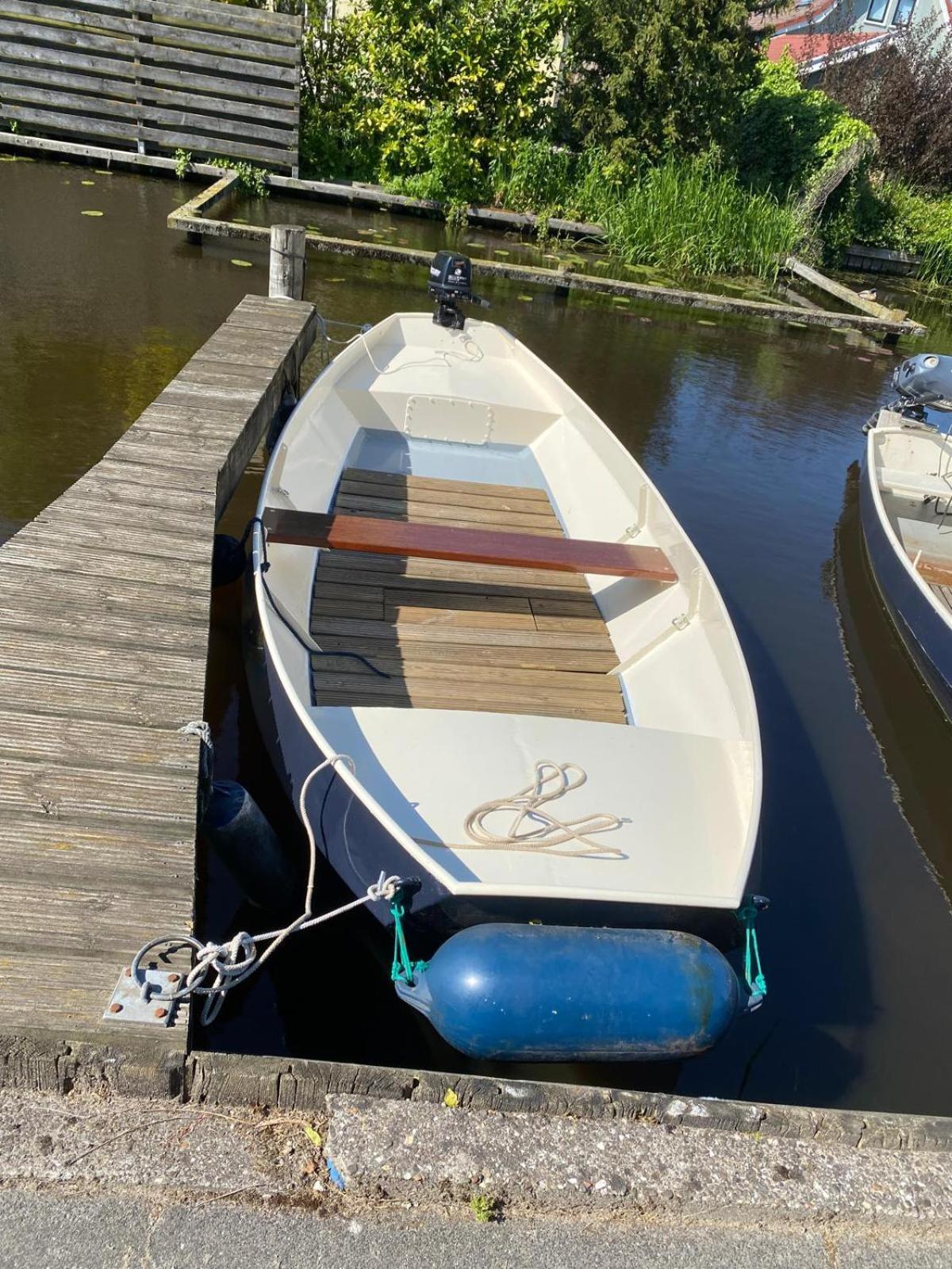 Huis Bij Het Water Met Sloepje Jutrijp Bagian luar foto