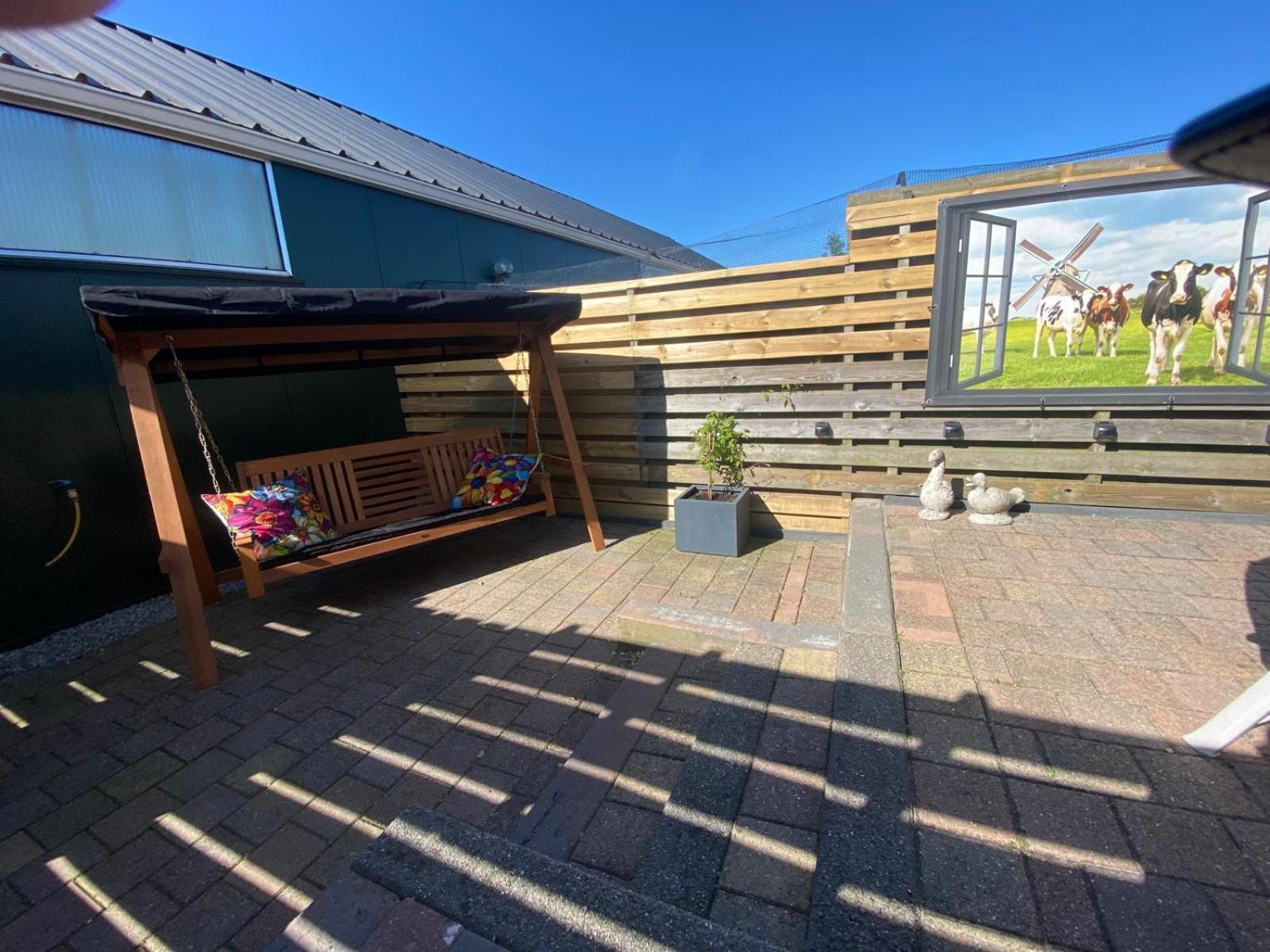 Huis Bij Het Water Met Sloepje Jutrijp Bagian luar foto